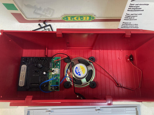 LGB 4335 S Christmas Sound Boxcar – G Scale – Plays Holiday Music