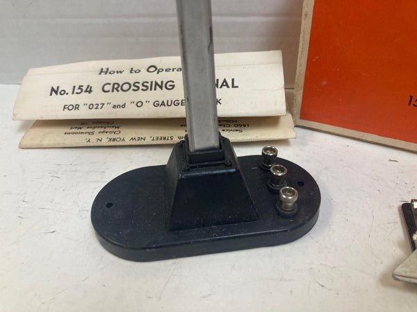 Lionel No. 154 Automatic Road Crossing Signal – Postwar O Gauge – Very Good Condition w/ Box