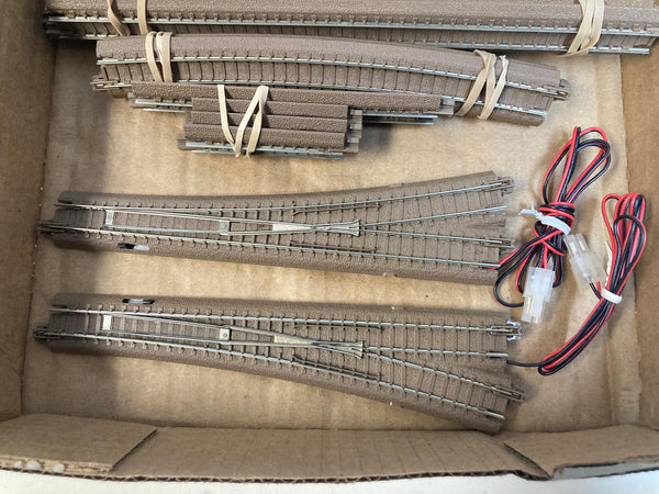 UniTrack Molded Brown N Scale Track Lot: Includes 2 Switches, 6 Straights, 26 Curves