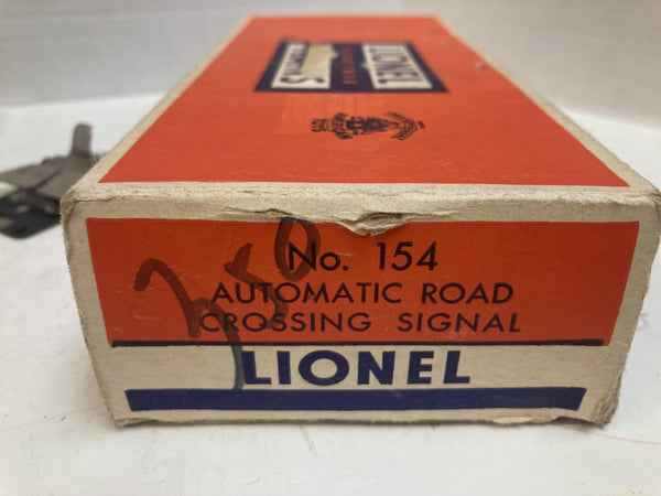 Lionel No. 154 Automatic Road Crossing Signal – Postwar O Gauge – Very Good Condition w/ Box