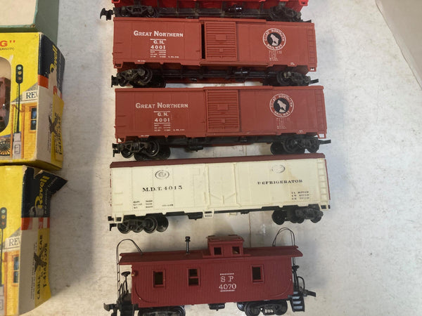 Vintage Revell HO Train Lot Southern Pacific SW7 Switcher #3571 w/ 9 Freight Cars, 2 Boxed