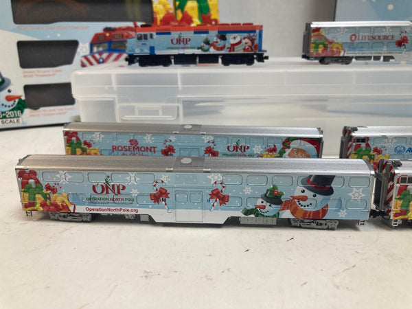 Kato 106-2016 + 106-2016A Operation North Pole Christmas Train | 1 Loco w/ Factory DCC + 5 Cars | N Scale