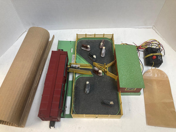 American Flyer K771 Operating Stock Yard & Stock Car Tested Works w/ 8 Cows + Box