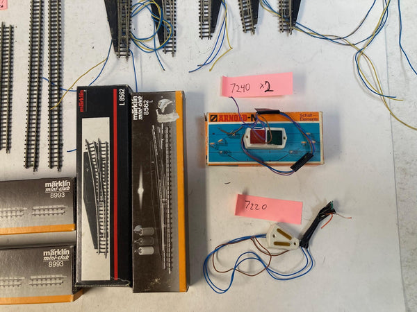 Z Scale Lot: Märklin 88812 Steam Loco + 17 Micro-Trains Cars, Track, Switches, Power, Buidings