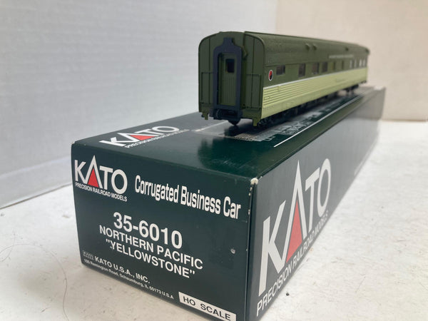 Kato HO Northern Pacific “Yellowstone” Corrugated Business Car 35-6010 – Excellent Condition