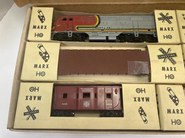 Marx HO Train Set VINTAGE IN ORIGINAL BOX. F3 Sante fe engine w/4 cars and caboose (63452)