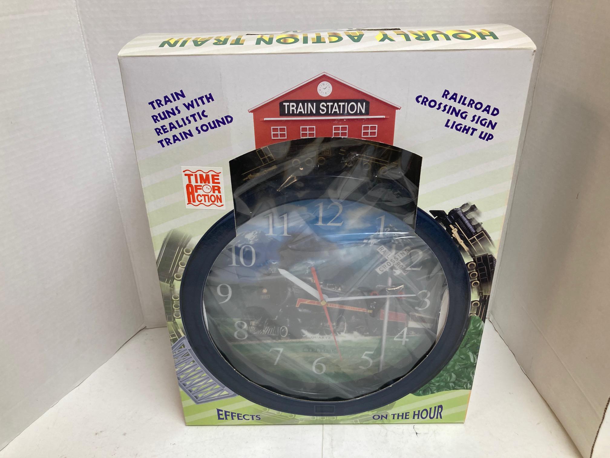 1995 Teltime Quartz American Pacific Train Station Action Clock, made in Taiwan