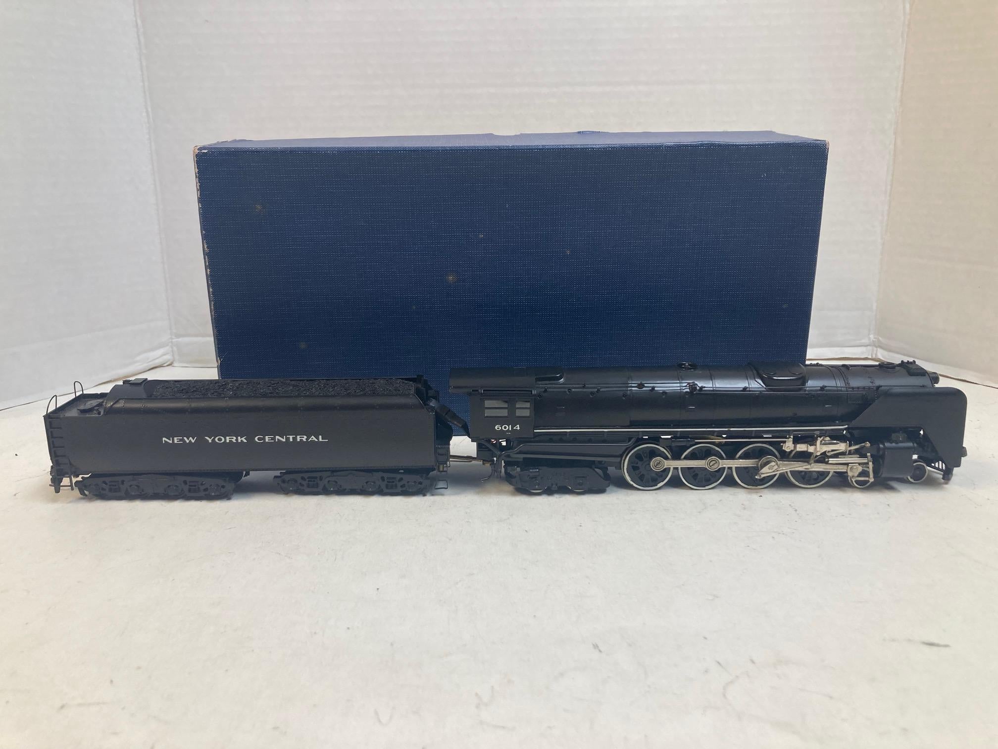 HO Scale Märklin RM800 Steam Locomotive And Tender 0-6-0, Black DB Vintage 2 HO Scale Märklin RM800 Steam Locomotive And Tender 0-6-0, Black DB Vintage 2