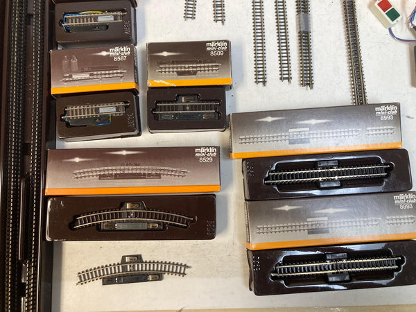 Z Scale Lot: Märklin 88812 Steam Loco + 17 Micro-Trains Cars, Track, Switches, Power, Buidings