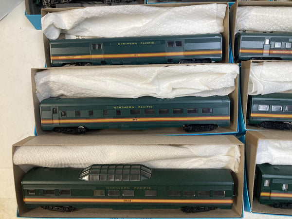 Athearn HO Northern Pacific F7 A-B-A Diesel Loco Set & 6 Streamliner Cars W/ Box