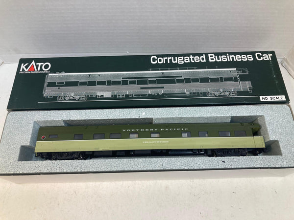 Kato HO Northern Pacific “Yellowstone” Corrugated Business Car 35-6010 – Excellent Condition