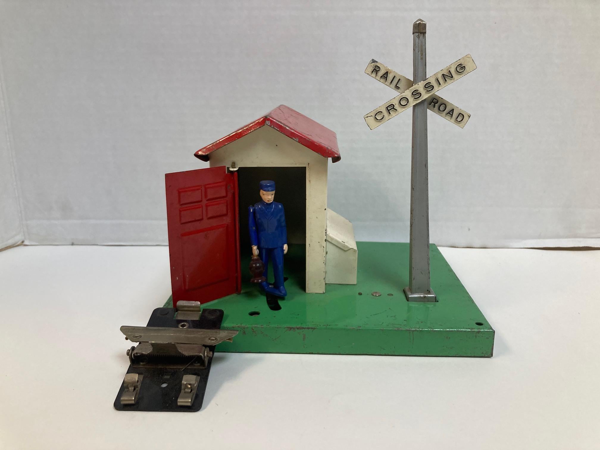 Lionel Postwar 45N Automatic Gateman w/ 1045C