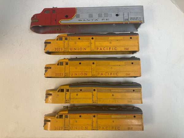 Lionel O Scale Shell Lot (5) AS-IS - Santa Fe 2343 & (4) UP 2023 - Rough