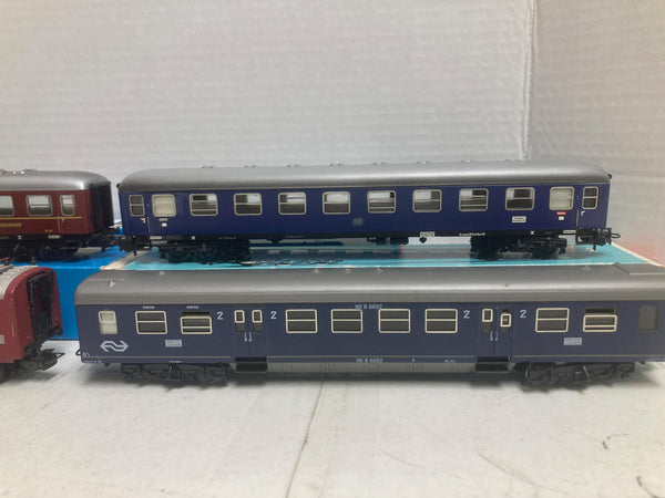 Marklin HO Scale 4 lot: 3 Passenger Cars, 1 Dining Car (RESTAURANT) SBB FFS German (4024,4027,4049,4068)