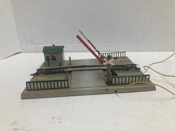 Marklin HO Vintage Model Train Crossing Station (457)