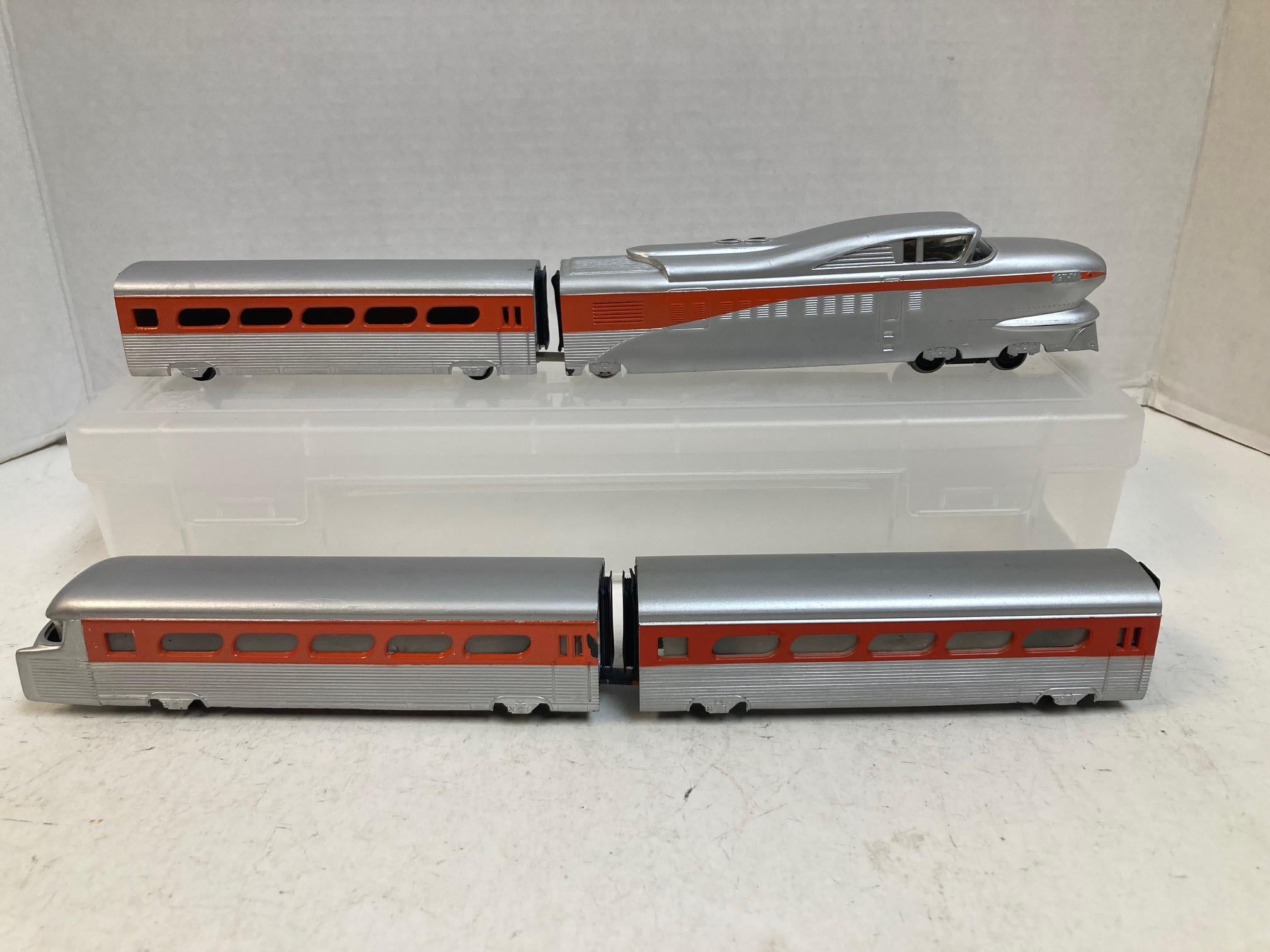 Varney rare vintage DISPLAY (Does Not Run) HO Scale Streamliner Silver 4-Car Passenger Train Set