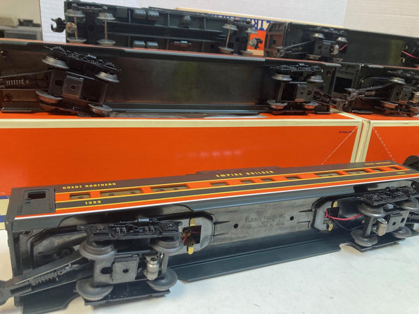 Lionel O Gauge Great Northern 6-Car Aluminum Passenger Set & Reefer - Boxed