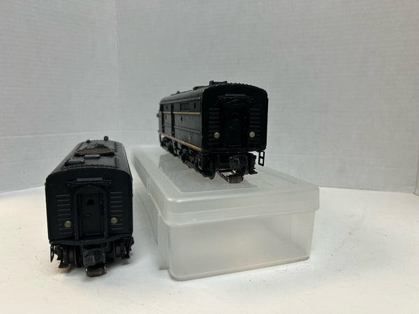 Lionel 2032 Erie AA Diesel Locomotive Set – Tested, Clean, Postwar