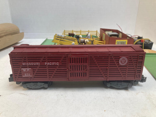 American Flyer K771 Operating Stock Yard & Stock Car Tested Works w/ 8 Cows + Box