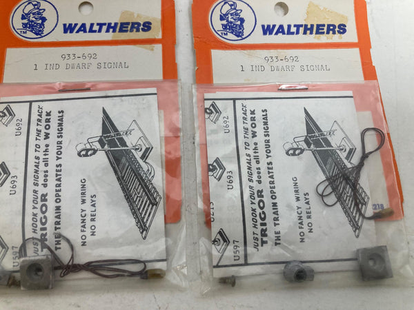 Lot HO Scale: x2 Walthers Ind Dwarf Signal (933-692), x1 Labelle Ground Light - 2 light PRR (6621)