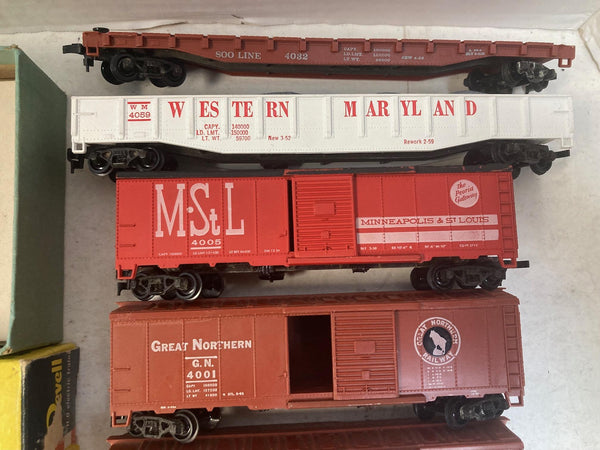 Vintage Revell HO Train Lot Southern Pacific SW7 Switcher #3571 w/ 9 Freight Cars, 2 Boxed