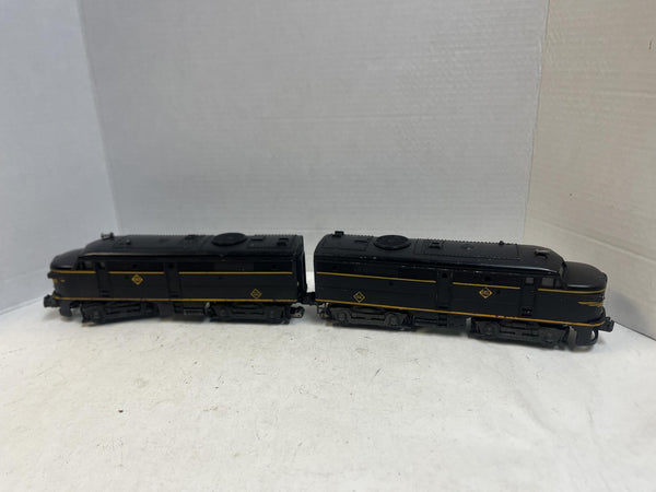 Lionel Postwar 2032 Erie Alco AA Diesel Locomotive Set - Powered & Dummy RUNS