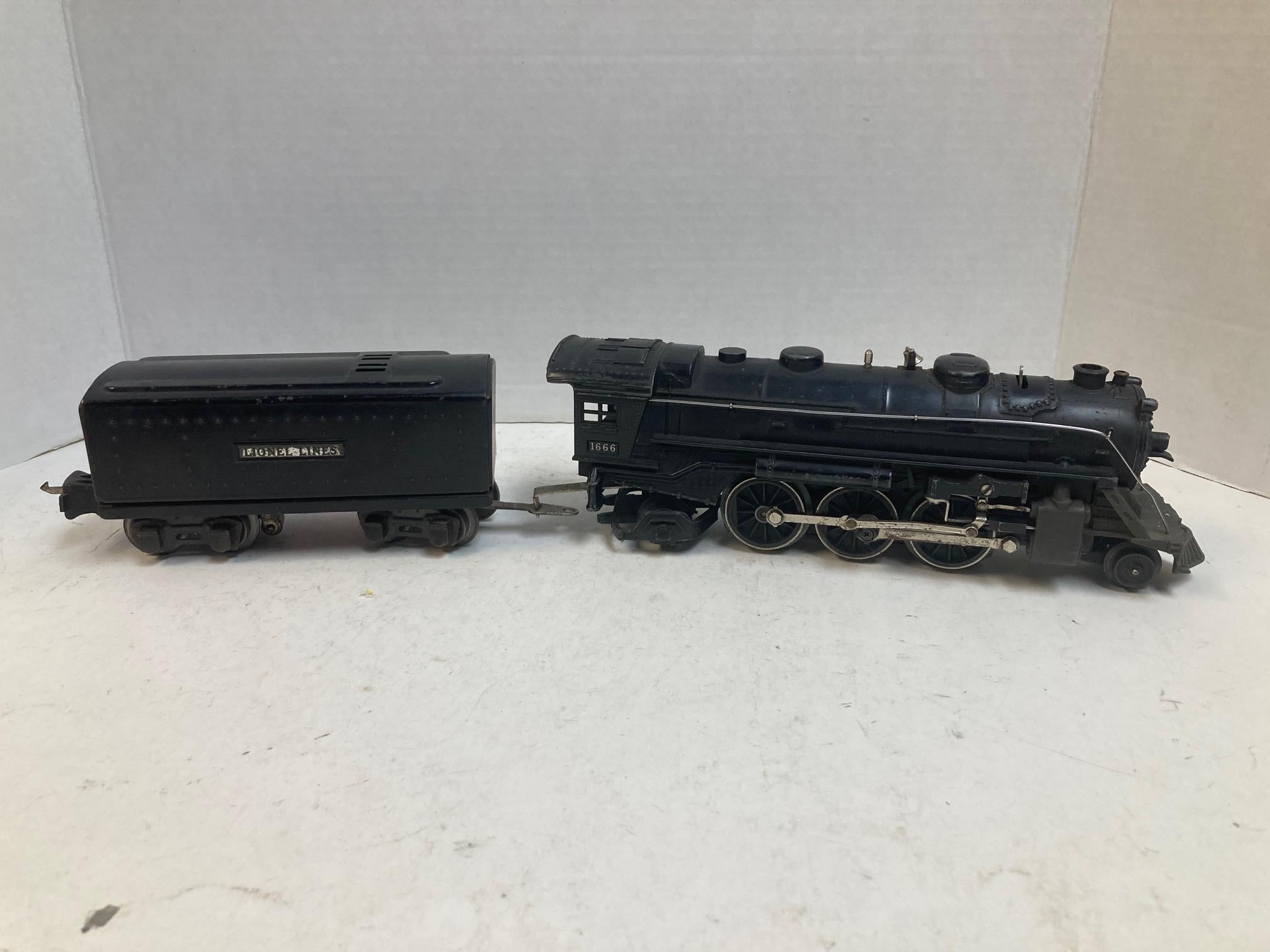 Lionel Pre-War 1666 2-6-2 Steam Locomotive w/ 2689W Whistling Tender – O Gauge
