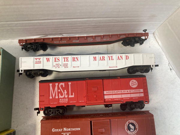 Vintage Revell HO Train Lot Southern Pacific SW7 Switcher #3571 w/ 9 Freight Cars, 2 Boxed