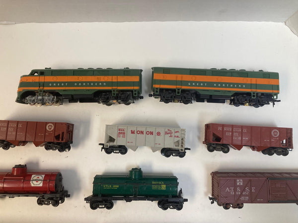 Vintage HO Scale Varney Train Lot – GN Powered A Unit + Dummy B Unit, 13 Freight Cars