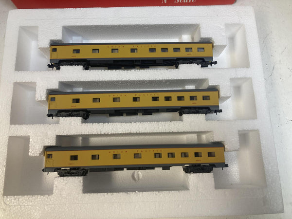 Arnold Rivarossi 0511 N Scale Union Pacific Passenger Cars — 3-Car Coach Set