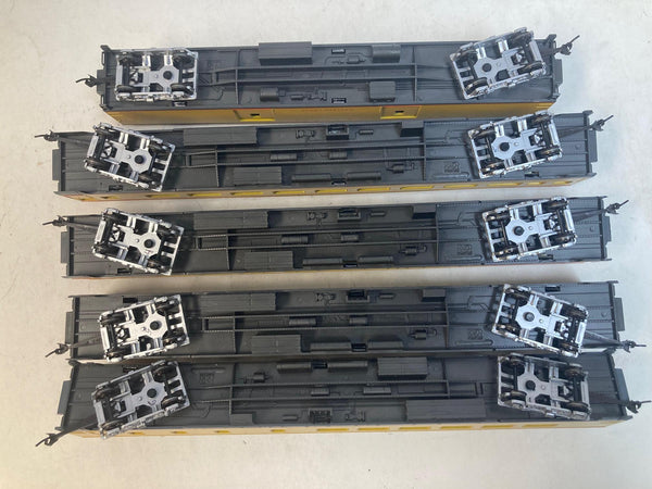 Rivarossi HO Union Pacific 5-Car Set 6718-6722 - Interior Detail - Kadee Knuckles