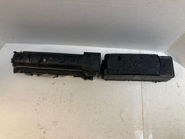 Lionel 1666 2-6-2 steam locomotive with 2466WX whistling tender O Gauge Post war