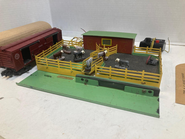 American Flyer K771 Operating Stock Yard & Stock Car Tested Works w/ 8 Cows + Box