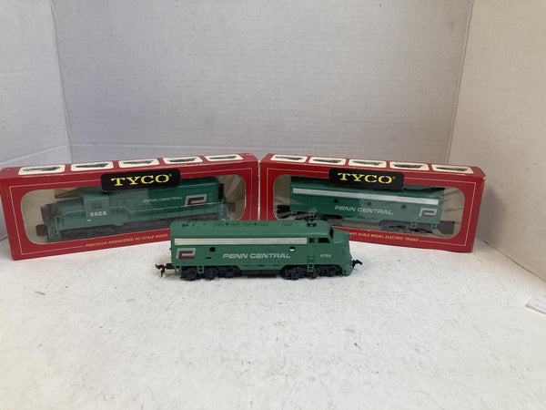 TYCO HO Scale Penn Central 3-Piece Diesel Locomotive Set GP-20 F9 A & B Units