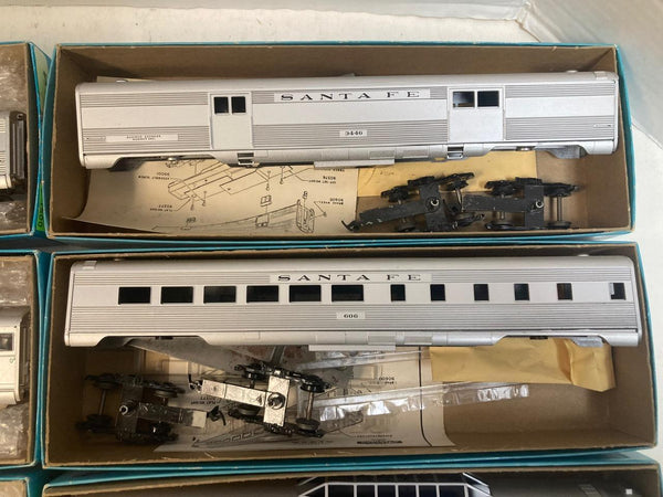 Athearn HO Santa Fe 8-Car Passenger Lot - 5 Kadees - 4 Built / 4 Partially Built Kits