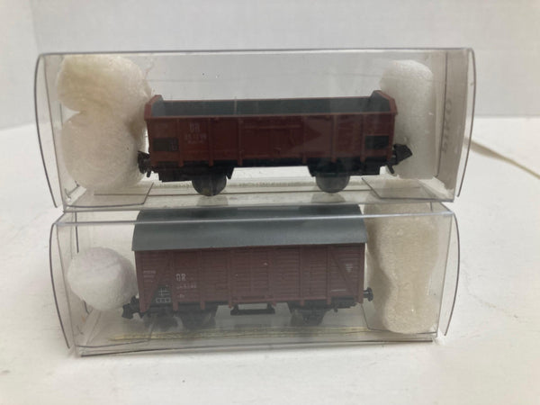 Piko Bundle N Scale (5 Count) 3 Tankers, 2 Wagons