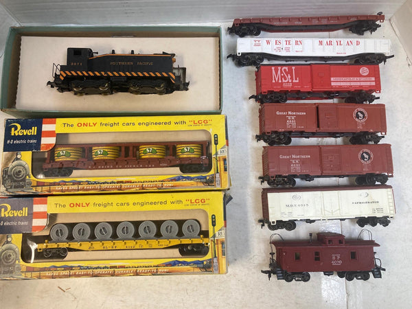 Vintage Revell HO Train Lot Southern Pacific SW7 Switcher #3571 w/ 9 Freight Cars, 2 Boxed