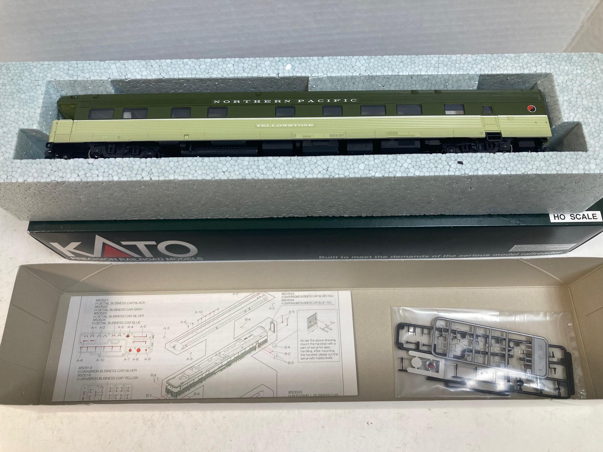 Kato HO Northern Pacific “Yellowstone” Corrugated Business Car 35-6010 – Excellent Condition