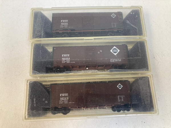 Deluxe Innovations 14050 N Scale Erie 40' AAR Boxcar - Lot of 3 - One Weathered