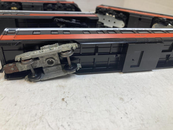 TYCO HO Scale New Haven F7 A-B Diesel Locomotive & 4 Athearn Cars W/ Box