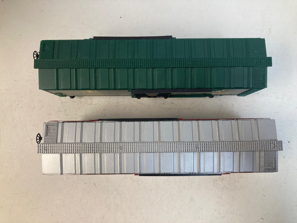 Lionel "Santa Fe" Box Car Set of 2 - O Scale - Good