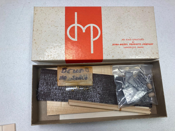 Dyna-Model "Freight Station No. 100" HO scale Structure Kit
