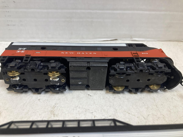 TYCO HO Scale New Haven F7 A-B Diesel Locomotive & 4 Athearn Cars W/ Box