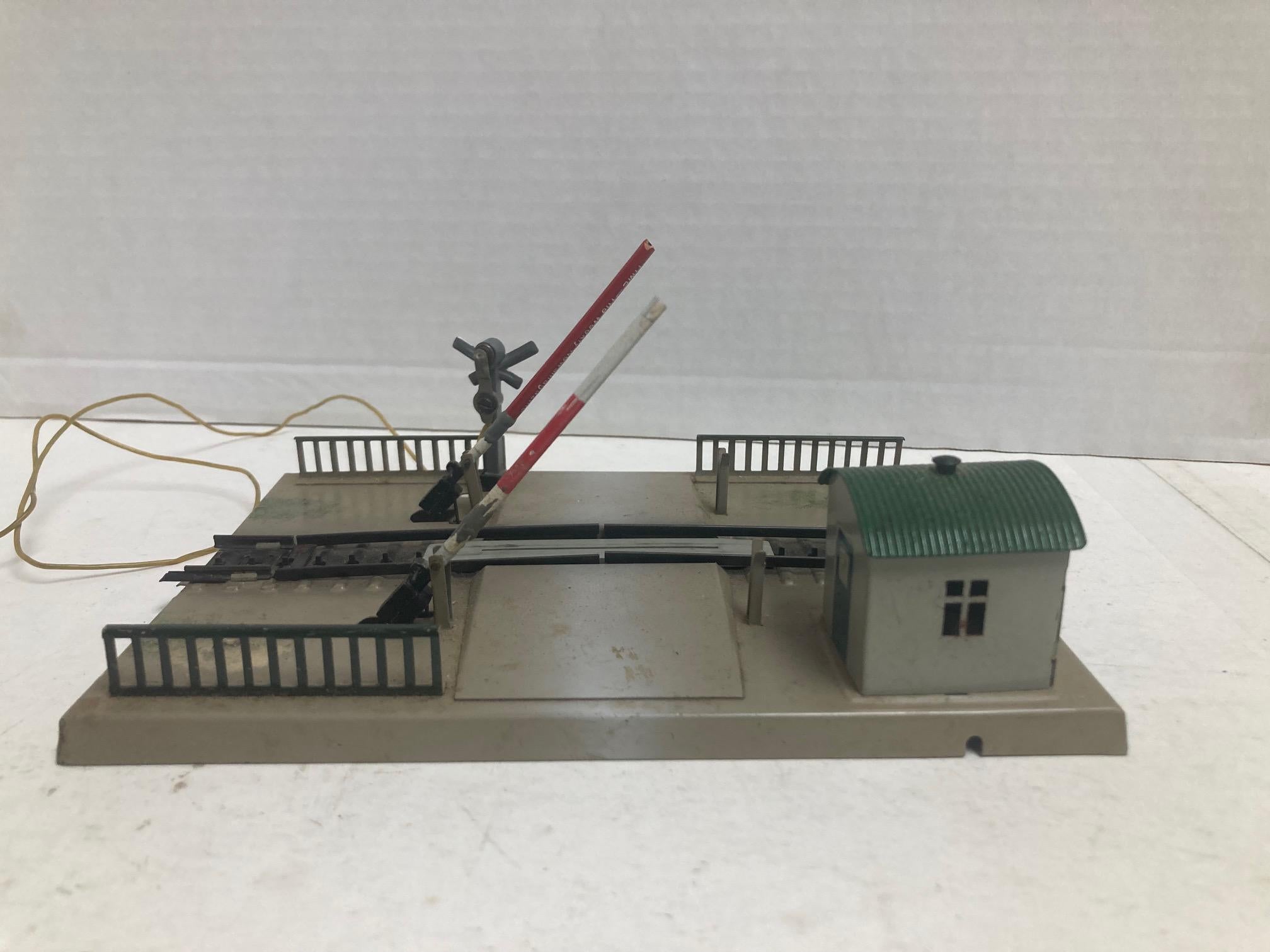 Marklin HO Vintage Model Train Crossing Station (457)