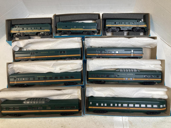 Athearn HO Northern Pacific F7 A-B-A Diesel Loco Set & 6 Streamliner Cars W/ Box
