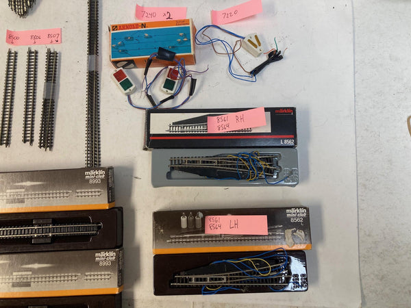 Z Scale Lot: Märklin 88812 Steam Loco + 17 Micro-Trains Cars, Track, Switches, Power, Buidings